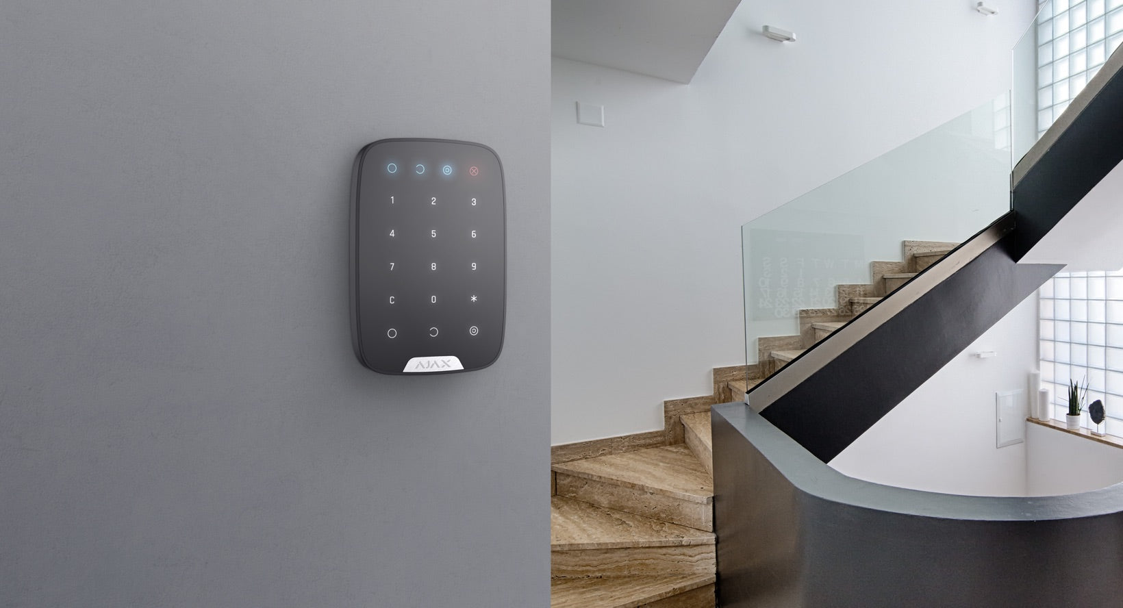 Ajax KeyPad Plus – Draadloos aanraak-bedieningspaneel met RFID-lezer voor contactloze toegang